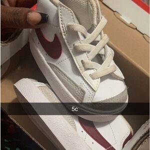 Gently used can send video if needed .No crease Most sipped off.New shoe strings